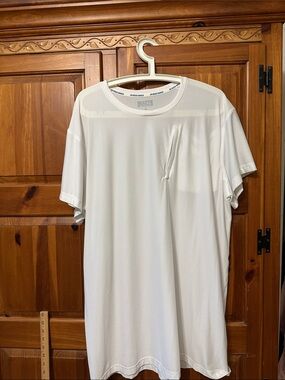Duluth Men’s T-shirt with zipper chest pocket XL